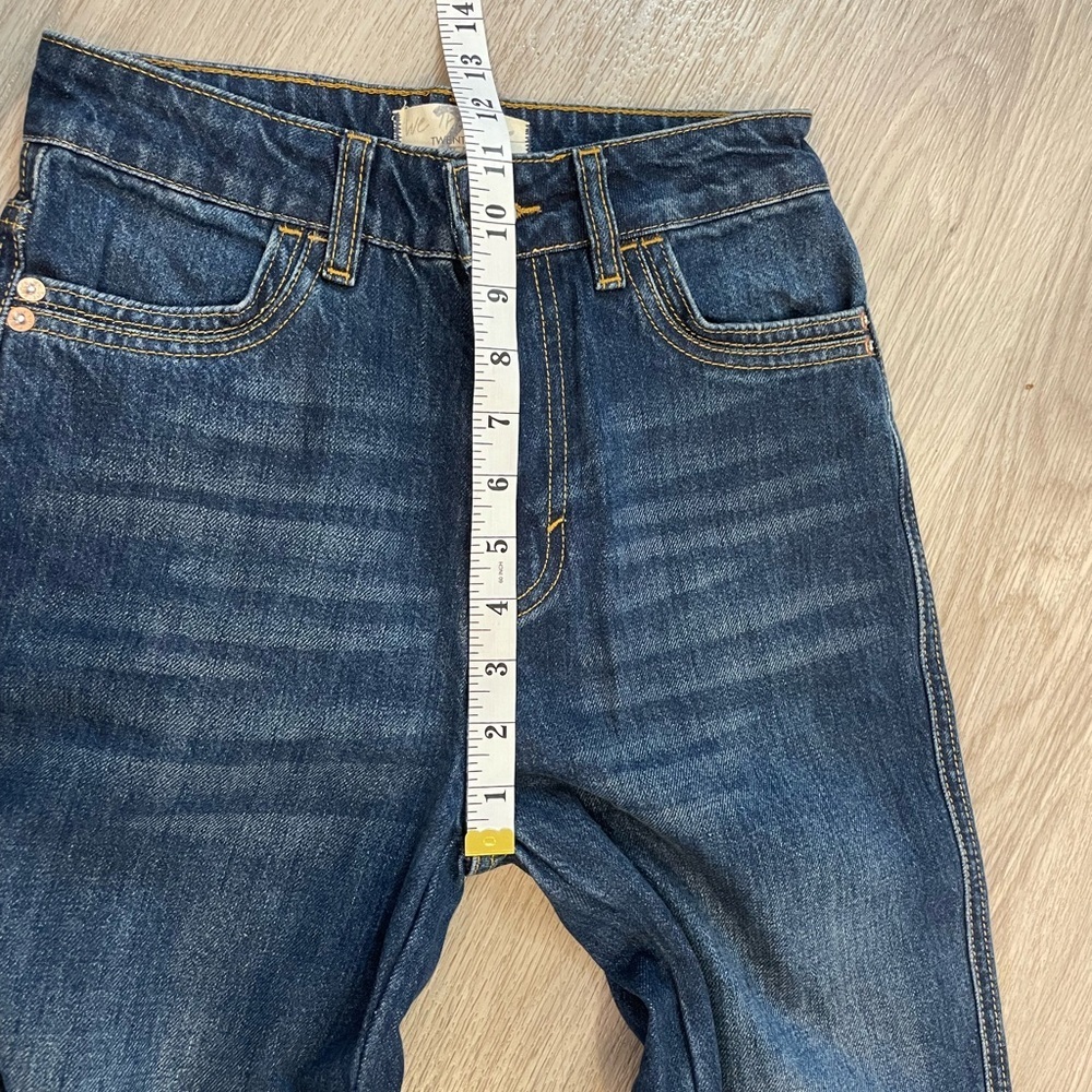 Awesome FREE PEOPLE Flared Blue Jeans with Distressed Cuffs. 24/33 - Picture 9 of 12